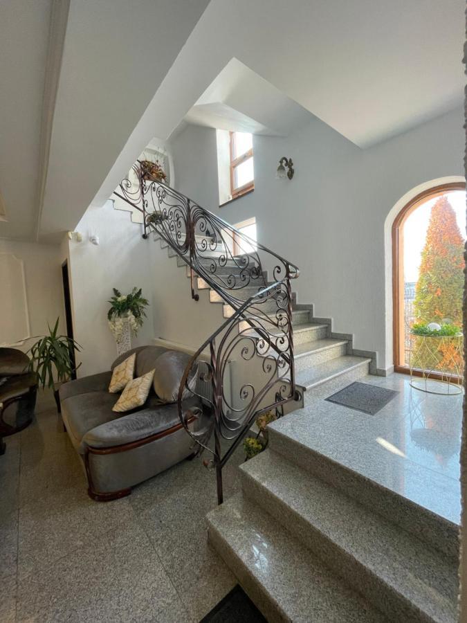 Ami Residence Bucharest Airport,Therme&Free Parking 奥托佩尼 外观 照片